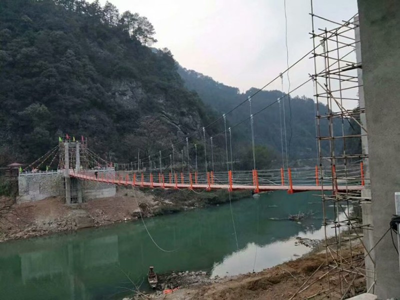 木質(zhì)吊橋